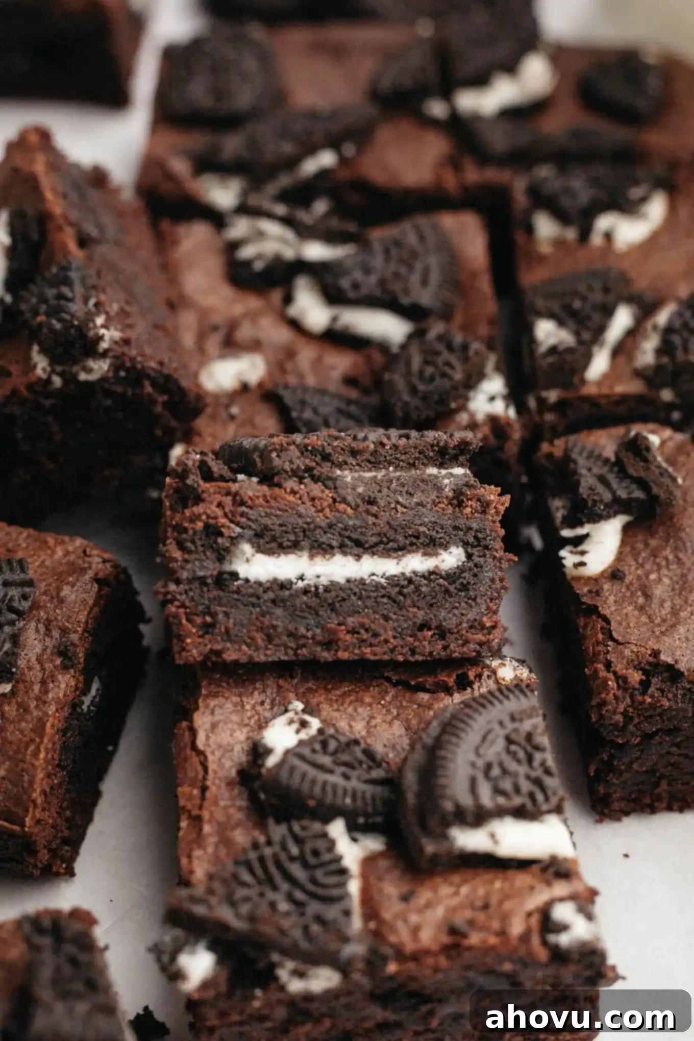 Ultimate Oreo Brownies 8 Sliced Oreo brownies arranged around each other.